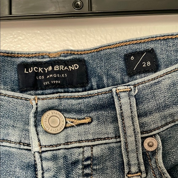 Lucky Brand Jeans Women's 6/28 Ava Mid Rise Crop Medium Blue Denim - Picture 3 of 8